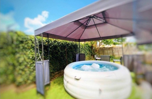 The Spacious Gem Stay 💎 With Hot Tub & Parking Canterbury
