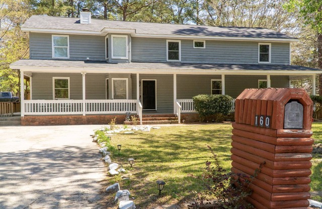 The Spacious Harbison Modern Castle