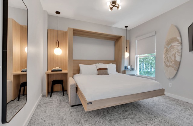 The St. Laurent: King - Sleeps 2