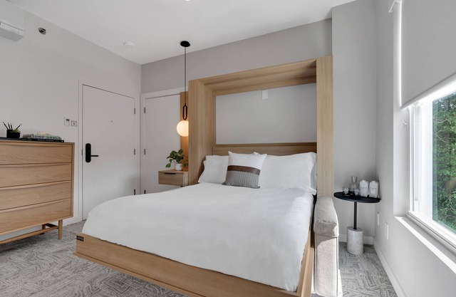 The St. Laurent: Single Full - Sleeps 2