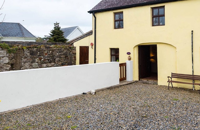 THE STABLE, pet friendly in Fethard-On-Sea, County Wexford