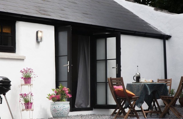 THE STABLES, self catering cottage
