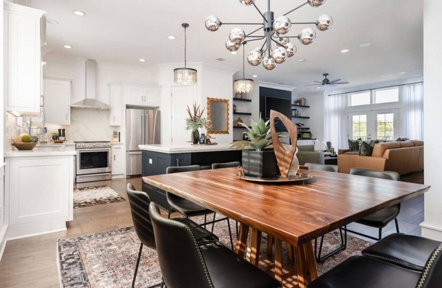 The Station: Luxurious Rustic Elegance 3 King Suites