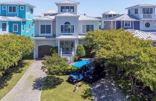 The Strand: Free Golf Carts, Paddle Boards, Tennis & Pool, 1 Blk to Beach