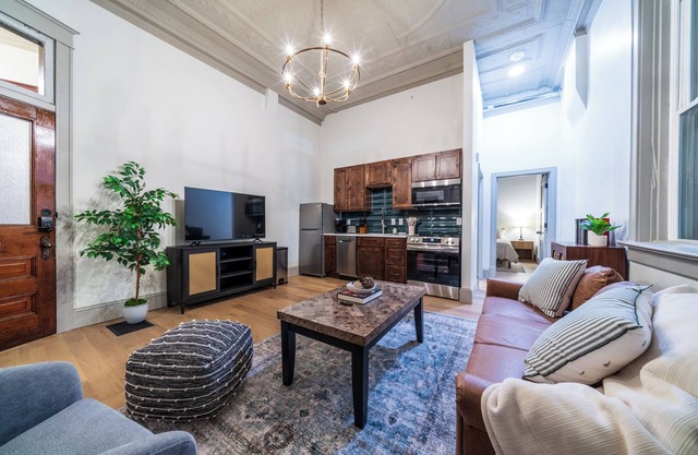 The Study - Luxury 2 Bedroom Apartment in Downtown Sedalia with a Fireplace
