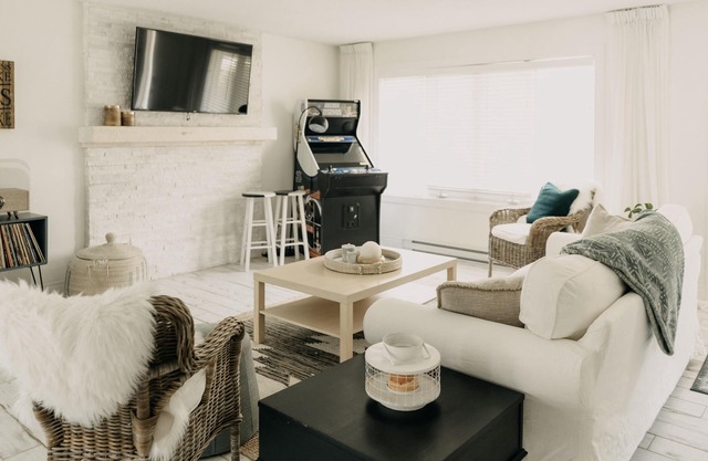 The Sugar Shack family retreat w arcade & hot tub. Walk to Main St. and Beach