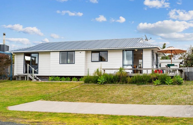 The Summer Pad - Omaha Holiday Home