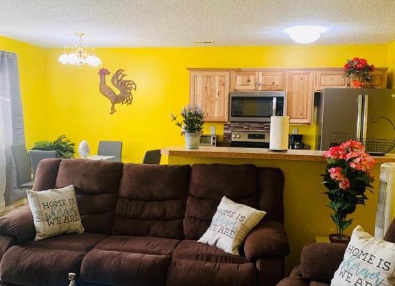 The Sunset 2-bedroom apartment near COS Airport