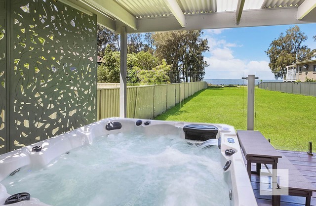The Sweet Retreat - Hot tub with Lakeviews!