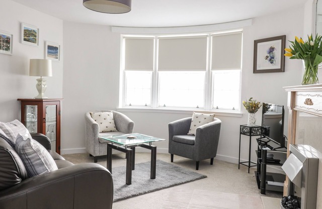 THE TOLL HOUSE, pet friendly, character holiday cottage in Melrose