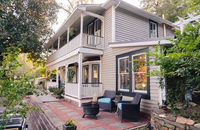 The Tomlin House - Hike, Wine, Dine - Historic Gem in North GA Mountains!