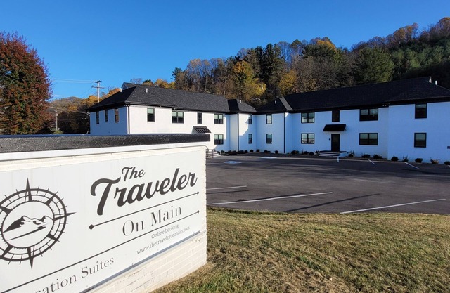 The Traveler On Main Suite #10