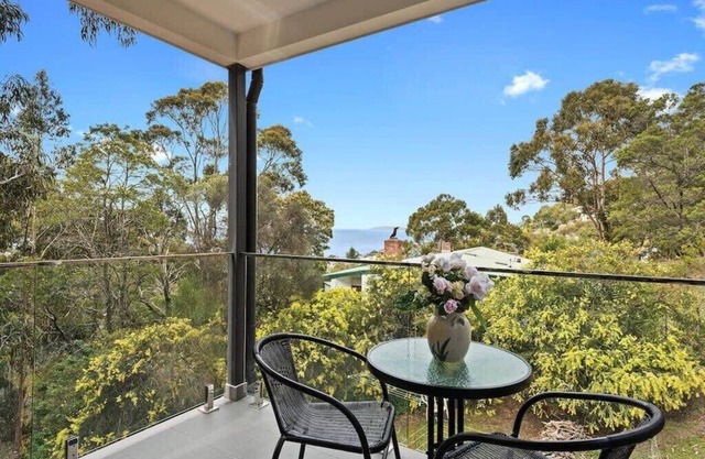 "The Treetops Nest" self contained apartment