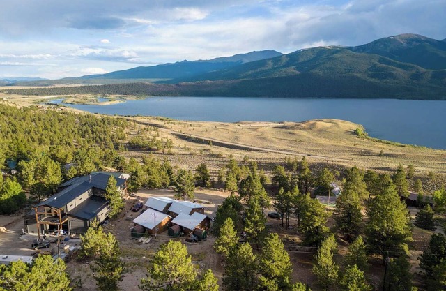 The Trout Retreat | Lake+Alpine Views | Fast Wifi