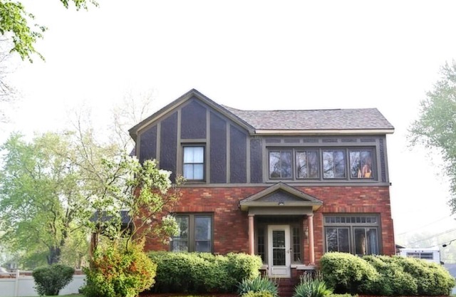 The Tudor; Pool, Fire Pit, Patio, Near Hiking and Bike Trails; Bike Rental near.