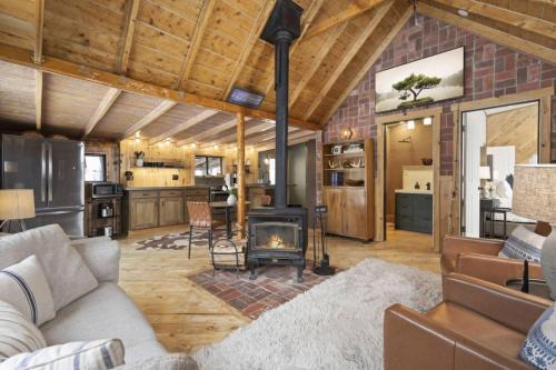 The Tyrolean Cabin. Panoramic Views. Hot Tub.