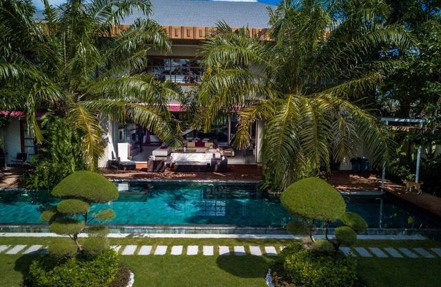 The Ultimate 5 Star Holiday Villa next to Berawa Beach, Fully Staffed, Bali Villa 2109
