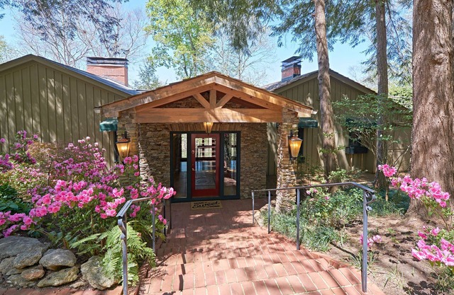 The ULTIMATE Lakehouse for Fun, Family & Friends. Create Memories that Count