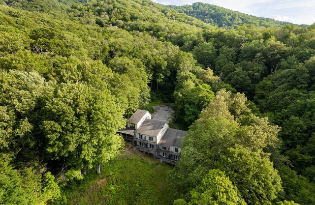 The Ultimate Mountain Retreat: Six Townhomes!
