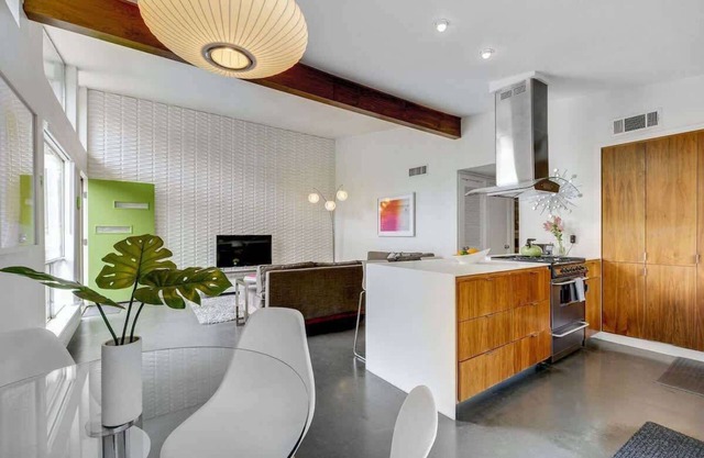 The Verde | Chic SoCo Retreat + Pet Friendly