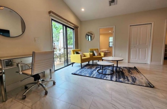 The Villa Orlando@College Park. Sleeps16.