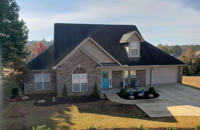 The "Welcome to T-Town!" Family Home 15 minutes from UA