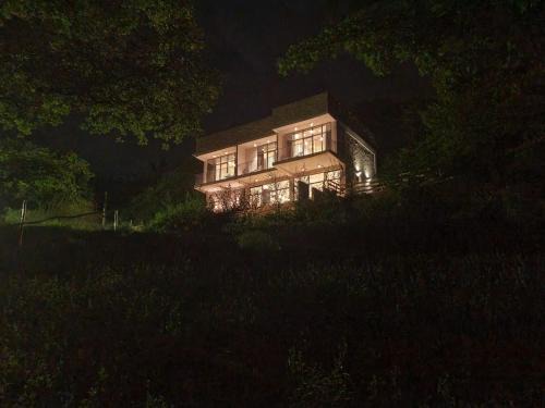 The Whispering Oaks Retreat Luxury Rooms