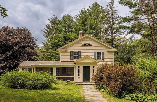 The Whistling Oak: Pristine Pond | Tranquility