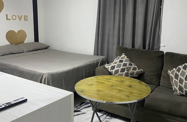 The White Room Charming 1-bedroom & Bathroom Off Old Harbour road with WiFi