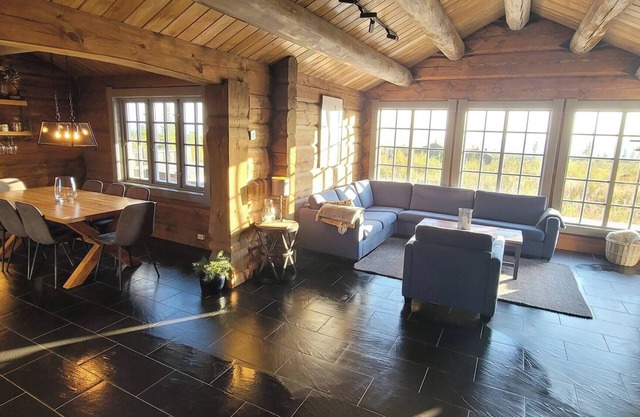 The Whole Beautiful Cabin With Jacuzzi – A Luxurious Getaway in Solberglia