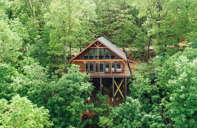 The Wildwood Cabin - Tree-top Getaway