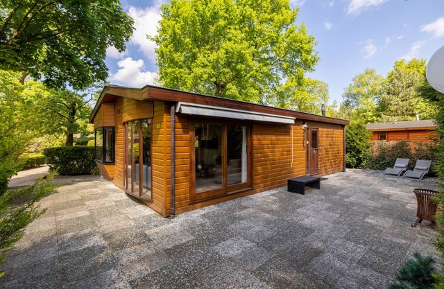 These wooden chalets are spacious and offer great convenience and comfort, and have a surface area of about 75 m². They are suitable for 4 people, are detached, and nicely decorated. In the living room you will find the seating- and dining area.