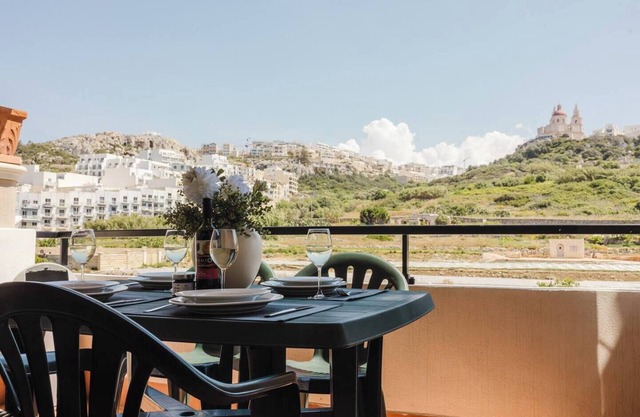 This apartment is a 3 bedroom(s), 1 bathrooms, located in Il-Mellieħa, null.