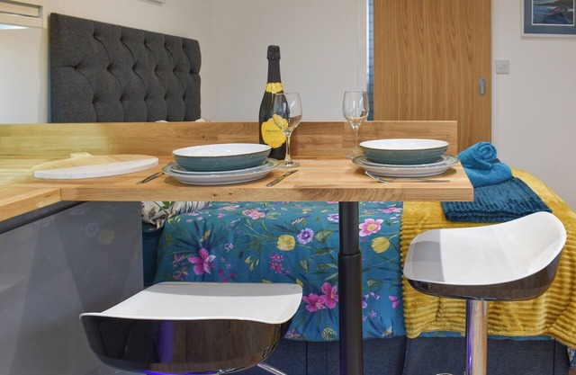 This beautiful spacious studio is an ideal bolt-hole for a mini break.