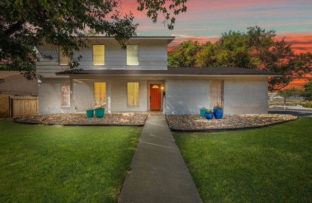 This centrally located 4BR 2.5Bath home is complemented by vintage touches and amenities. Look no further if you are looking for an authentic Austin, TX home situated just a couple of minutes away from restaurants, shops, attractions, and landmarks.