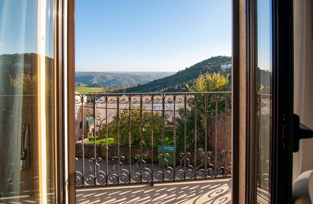 This cozy cottage with a beautiful view can accommodate the whole family.