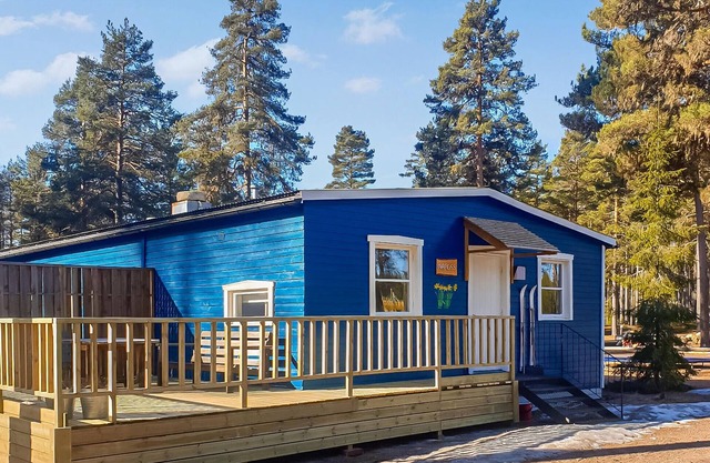 This cozy vacation home welcomes you in Gräsmark, just a few meters from the lake.