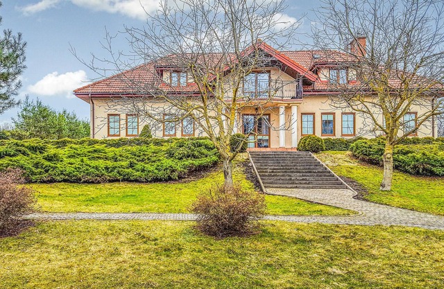 This exclusive and especially large vacation home is located on the outskirts of the small village o