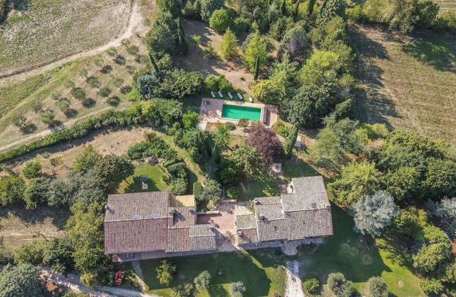 This graceful and charming vacation home welcomes you with swimming pool in Gualdo Tadino.