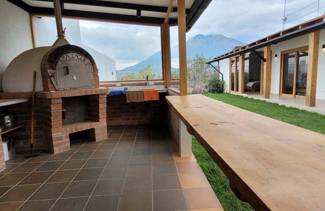 This house is a 3 bedroom(s), 2 bathrooms, located in San Pablo del Lago, Imbabura.