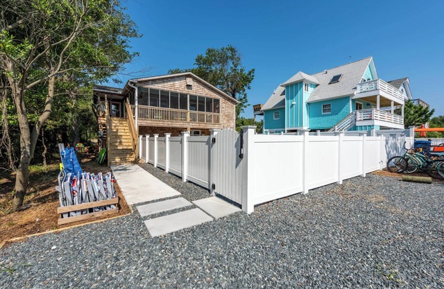 This Home Has It All! Location, Amenities, & More!