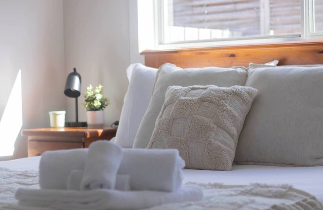 This house is a 2 bedroom(s), 1 bathrooms, located in Eureka, VIC.