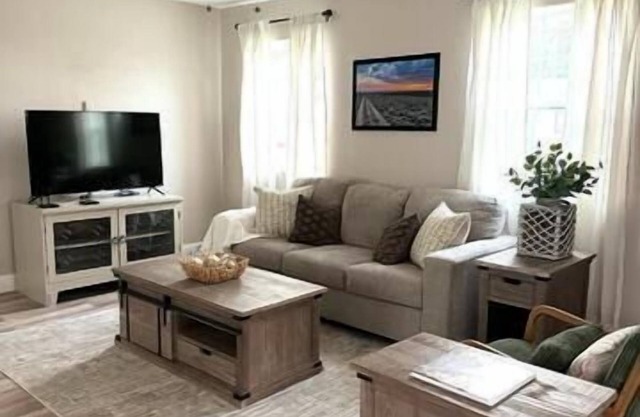 This house is a 2 bedroom(s), 1 bathrooms, located in Rock Springs, WY.