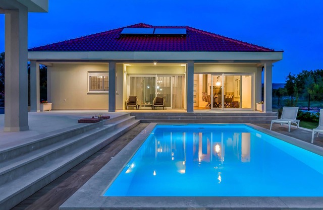 This luxuriously furnished holiday home is situated on a 1400 m² plot.