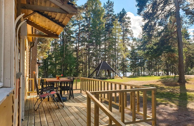 This modern vacation home welcomes you in Gräsmark, just a few meters from the lake.