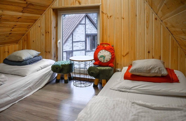 This practical hut welcomes you to Lake Dadaj for a great nature experience.
