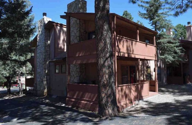 This Ruidoso condo is located in the picturesque Sierra Blanca mountains.