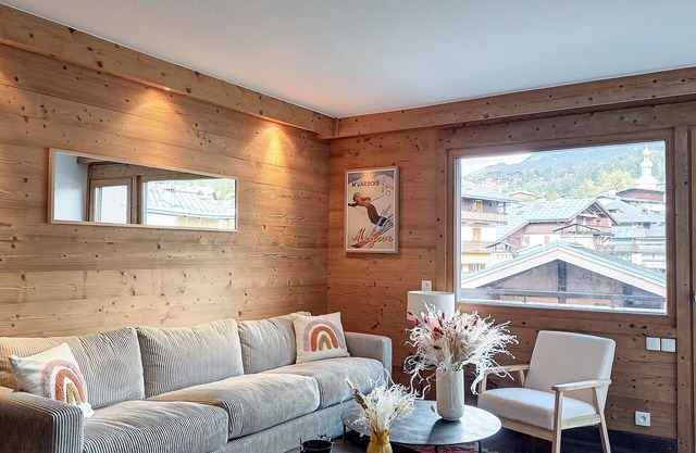 This spacious 1 bedroom apartment, of 50sqm, fully refurbish located at the 3rd floor of a residence