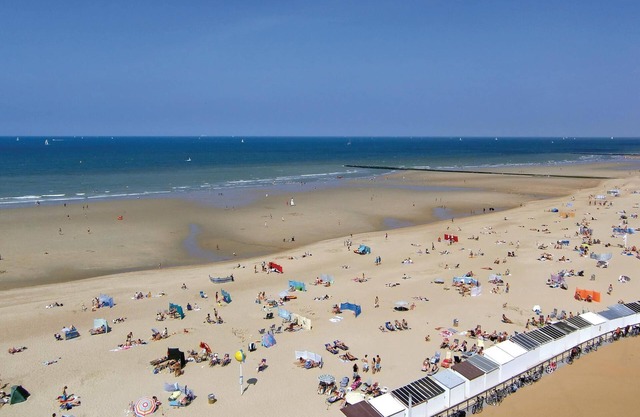 This spacious apartment in Ostend is located 5 minutes from the beach.