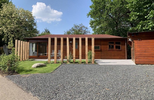 This Tiny Lodge (48 m²) is suited for 2 to 3 people (2 adults and 1 child), equipped with a garden and terrace.